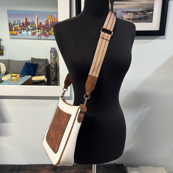 NWOT❤️ Nola Reversible Boho Strap Vegan Leather Hobo Handbag - Picture 5 of 8